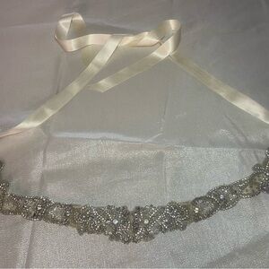Beautiful Davie & Chiyo rhinestone bridal belt